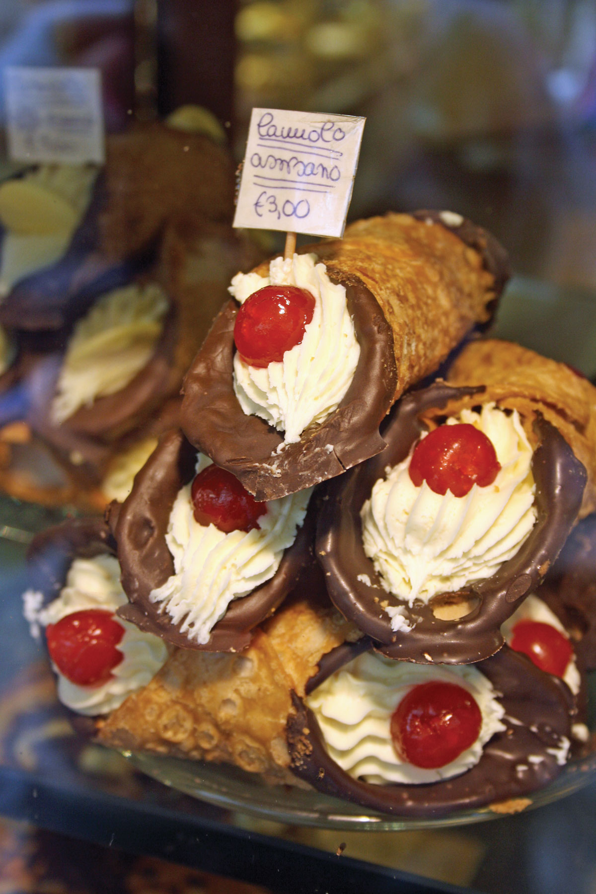 Cannoli pastries